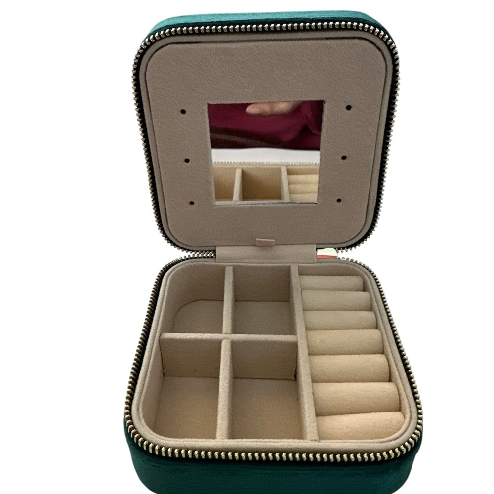 Initial “J” Jewelry Green Travel Small Box - Picture 4 of 6
